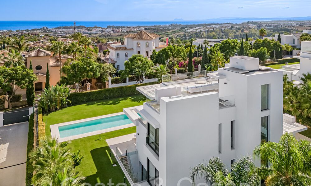 Lista para entrar a vivir, nueva villa moderna en venta en un resort de golf de cinco estrellas en Marbella - Benahavis 71750