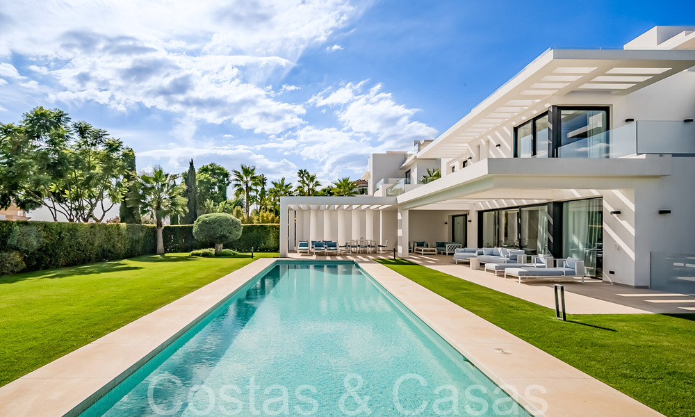 Lista para entrar a vivir, nueva villa moderna en venta en un resort de golf de cinco estrellas en Marbella - Benahavis 71765