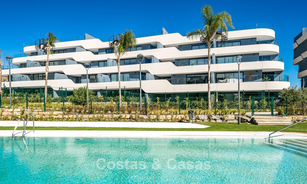 Apartamentos modernos de obra nueva con vistas al mar en venta en Marbella - Estepona 74500