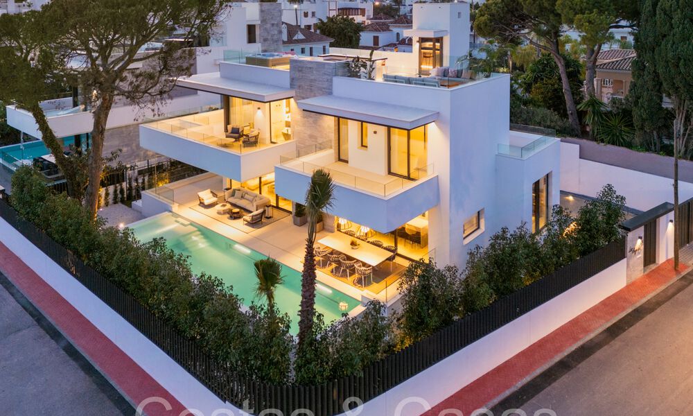 Moderna villa de nueva construcción en venta a poca distancia de la playa en San Pedro de Alcántara, Marbella 71264