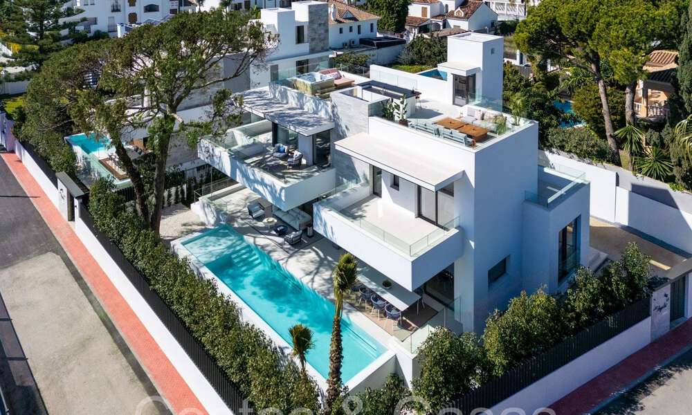 Moderna villa de nueva construcción en venta a poca distancia de la playa en San Pedro de Alcántara, Marbella 71273