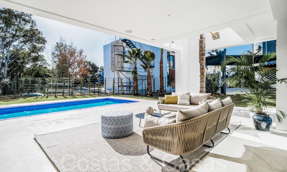 Villas de lujo contemporáneas en venta a poca distancia de un prominente club de golf, en la Nueva Milla de Oro entre Marbella y Estepona 69276