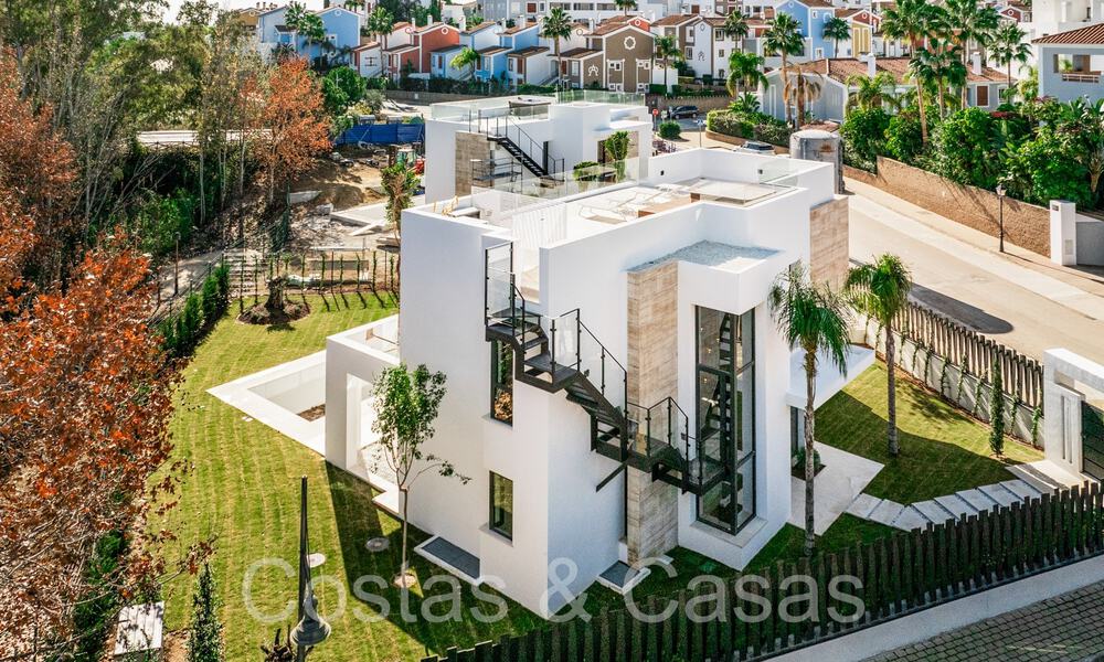 Villas de lujo contemporáneas en venta a poca distancia de un prominente club de golf, en la Nueva Milla de Oro entre Marbella y Estepona 69286