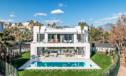 Villas de lujo contemporáneas en venta a poca distancia de un prominente club de golf, en la Nueva Milla de Oro entre Marbella y Estepona 69289