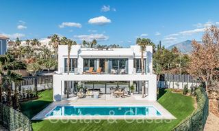 Villas de lujo contemporáneas en venta a poca distancia de un prominente club de golf, en la Nueva Milla de Oro entre Marbella y Estepona 69289 