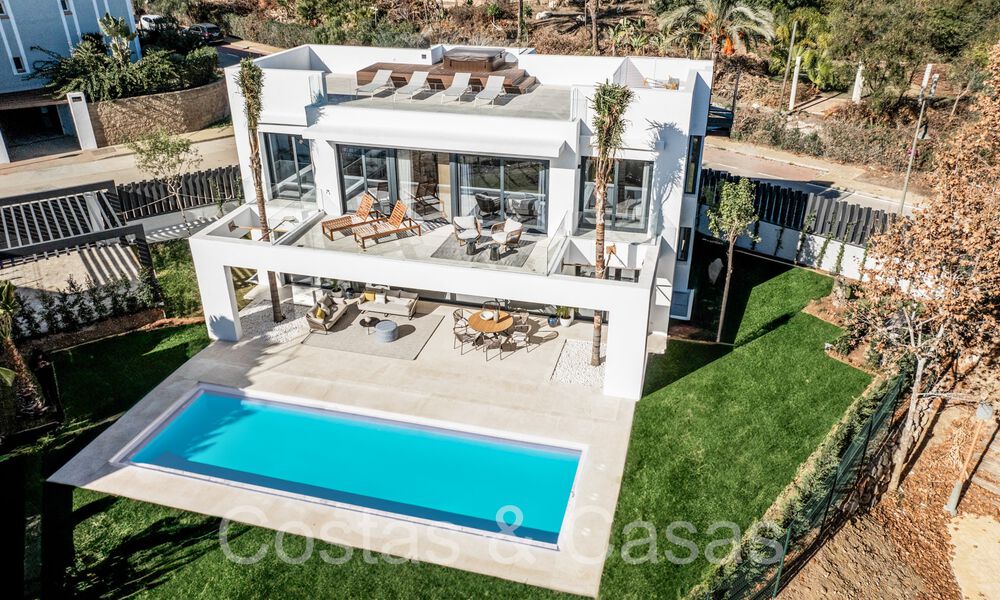 Villas de lujo contemporáneas en venta a poca distancia de un prominente club de golf, en la Nueva Milla de Oro entre Marbella y Estepona 69290