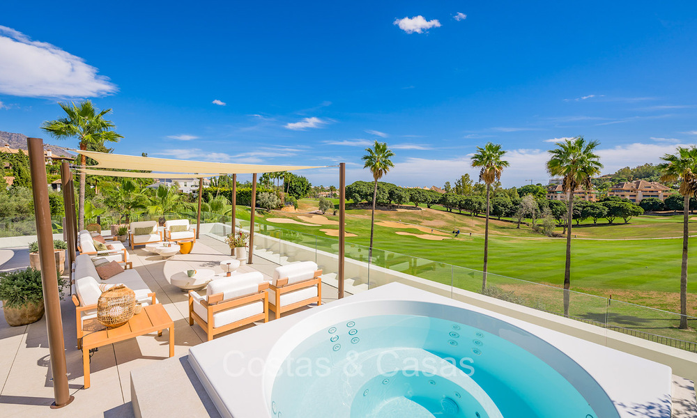 Nueva y ultramoderna villa de lujo en venta con diseño arquitectónico, en primera línea de golf de Los Naranjos en Nueva Andalucía, Marbella 73104