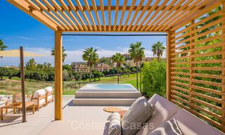 Nueva y ultramoderna villa de lujo en venta con diseño arquitectónico, en primera línea de golf de Los Naranjos en Nueva Andalucía, Marbella 73108 