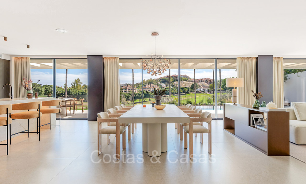 Nueva y ultramoderna villa de lujo en venta con diseño arquitectónico, en primera línea de golf de Los Naranjos en Nueva Andalucía, Marbella 73115