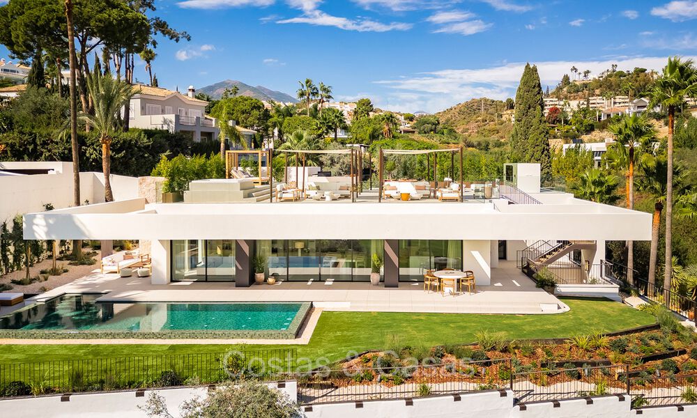 Nueva y ultramoderna villa de lujo en venta con diseño arquitectónico, en primera línea de golf de Los Naranjos en Nueva Andalucía, Marbella 73121