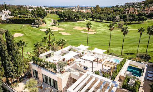 Nueva y ultramoderna villa de lujo en venta con diseño arquitectónico, en primera línea de golf de Los Naranjos en Nueva Andalucía, Marbella 73123