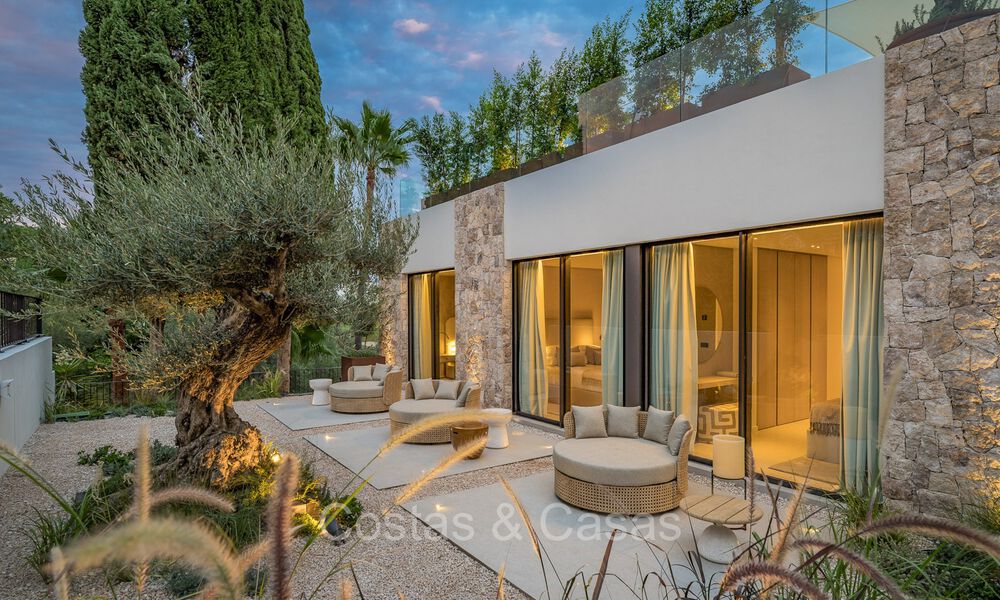 Nueva y ultramoderna villa de lujo en venta con diseño arquitectónico, en primera línea de golf de Los Naranjos en Nueva Andalucía, Marbella 73138