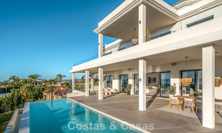 Exclusiva villa de diseño con vistas panorámicas al mar en venta en un resort de golf de cinco estrellas en Marbella - Benahavis 74778 