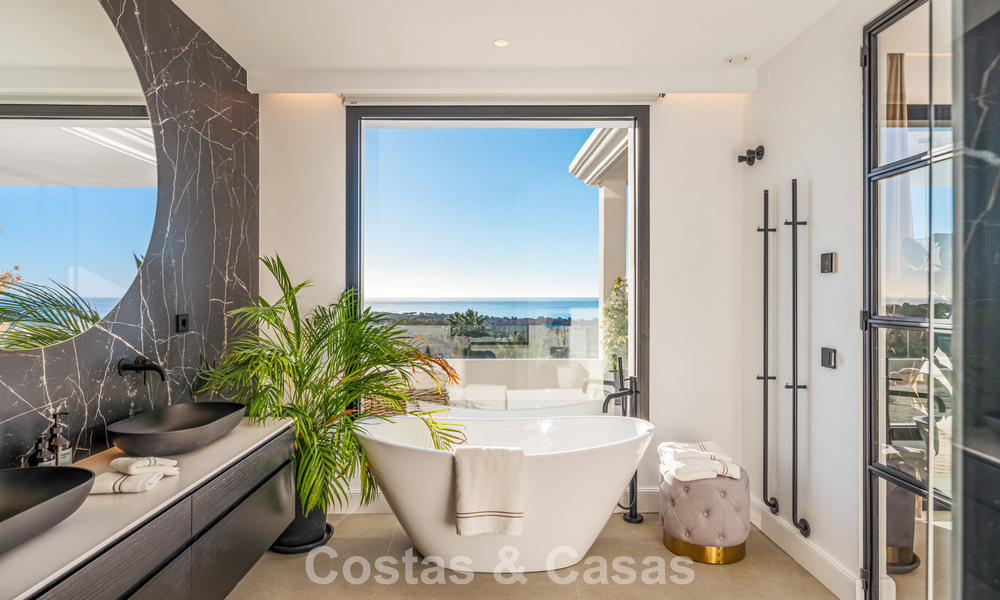 Exclusiva villa de diseño con vistas panorámicas al mar en venta en un resort de golf de cinco estrellas en Marbella - Benahavis 74782