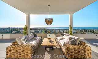 Exclusiva villa de diseño con vistas panorámicas al mar en venta en un resort de golf de cinco estrellas en Marbella - Benahavis 74785 