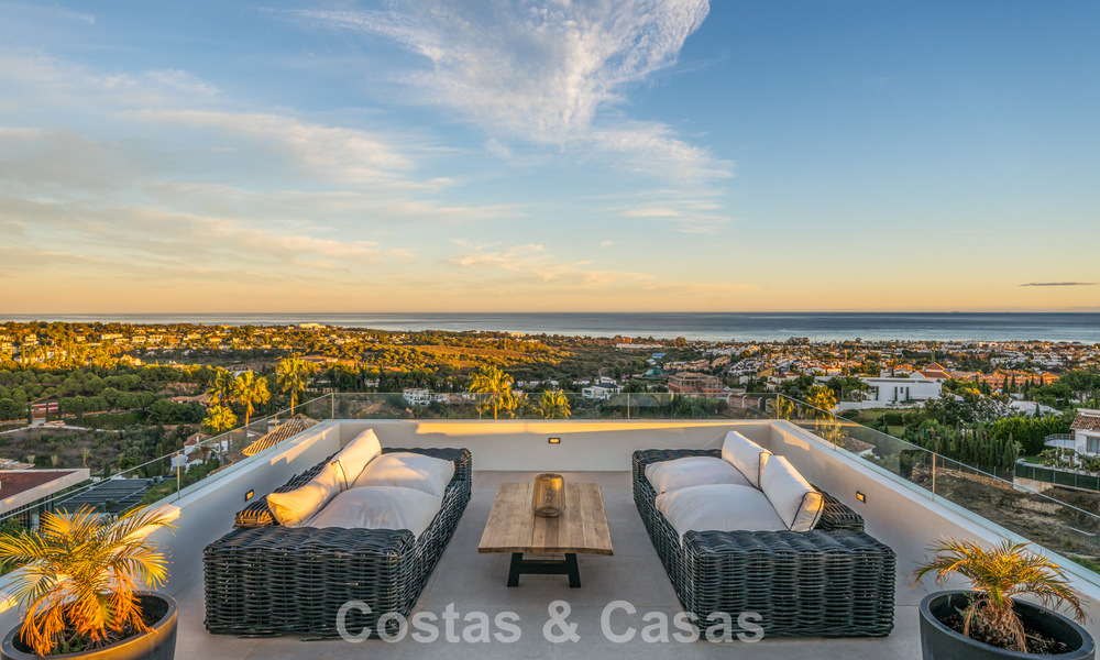 Exclusiva villa de diseño con vistas panorámicas al mar en venta en un resort de golf de cinco estrellas en Marbella - Benahavis 74803