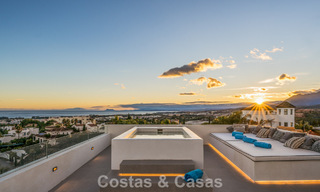 Exclusiva villa de diseño con vistas panorámicas al mar en venta en un resort de golf de cinco estrellas en Marbella - Benahavis 74804 