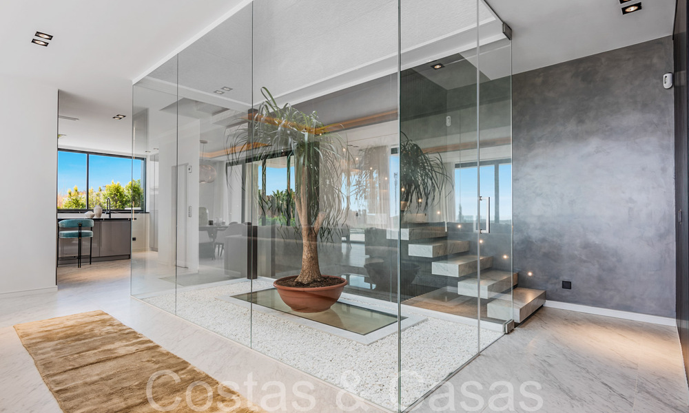 Nueva villa de diseño modernista en venta con impresionantes vistas al mar en prestigioso resort de golf en Marbella - Benahavis 68477