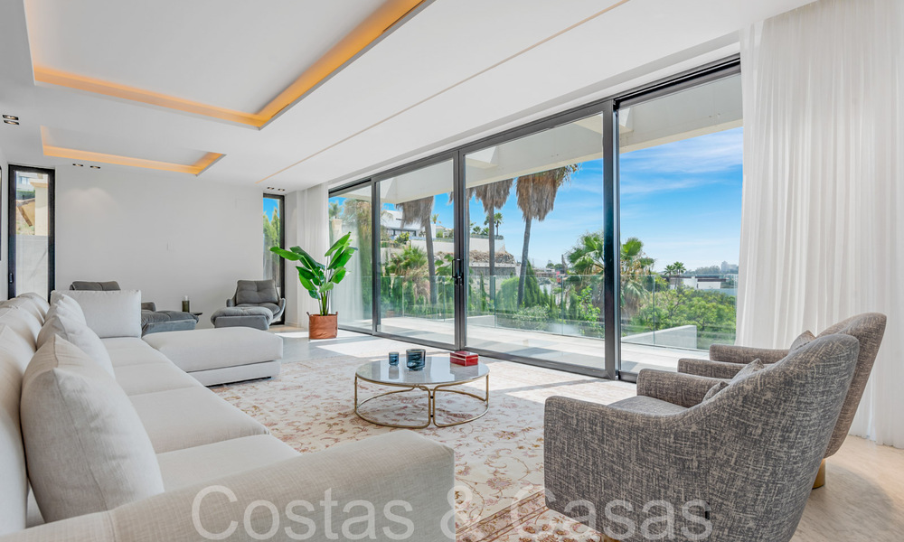 Nueva villa de diseño modernista en venta con impresionantes vistas al mar en prestigioso resort de golf en Marbella - Benahavis 68480