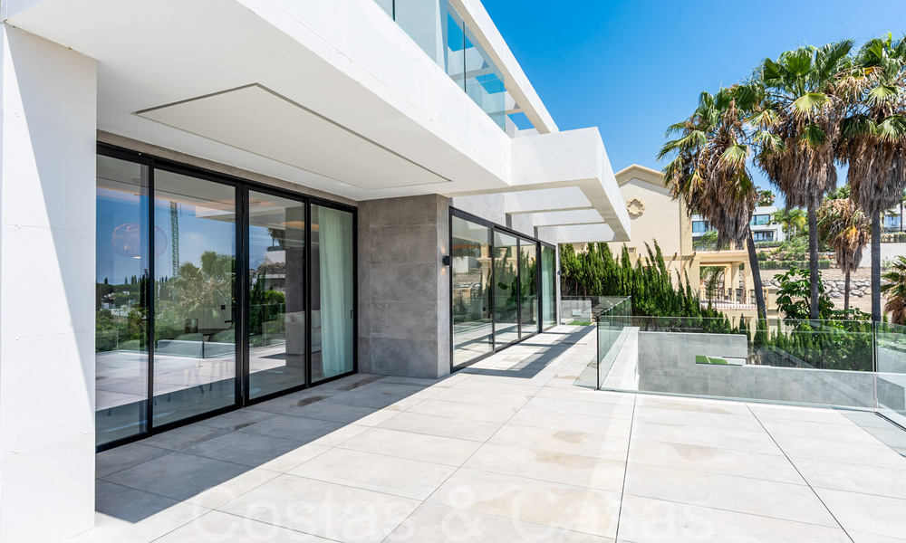 Nueva villa de diseño modernista en venta con impresionantes vistas al mar en prestigioso resort de golf en Marbella - Benahavis 68484