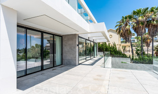 Nueva villa de diseño modernista en venta con impresionantes vistas al mar en prestigioso resort de golf en Marbella - Benahavis 68484 