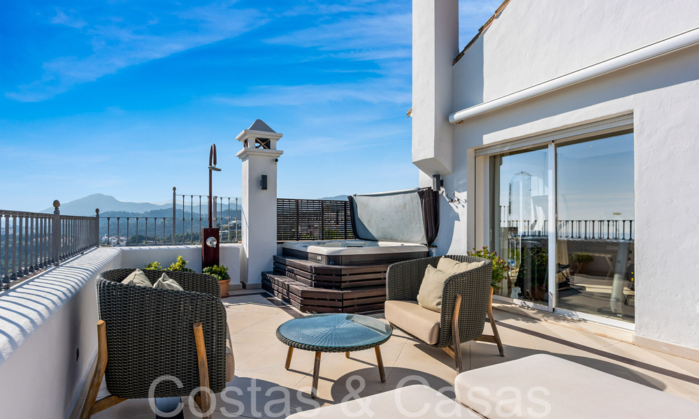 Ático en venta con vistas panorámicas al mar en las colinas de Marbella - Benahavis 67387