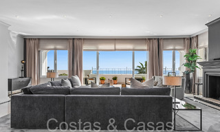 Ático en venta con vistas panorámicas al mar en las colinas de Marbella - Benahavis 67391 