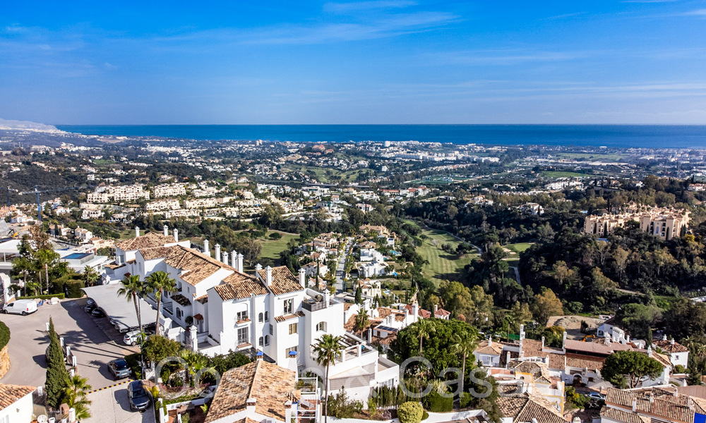 Ático en venta con vistas panorámicas al mar en las colinas de Marbella - Benahavis 67397