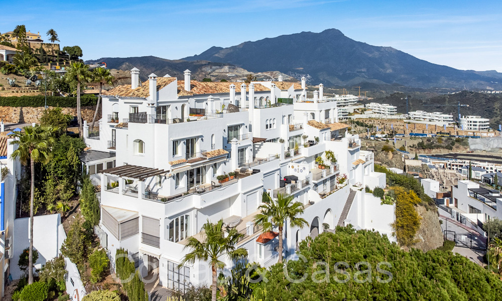 Ático en venta con vistas panorámicas al mar en las colinas de Marbella - Benahavis 67403