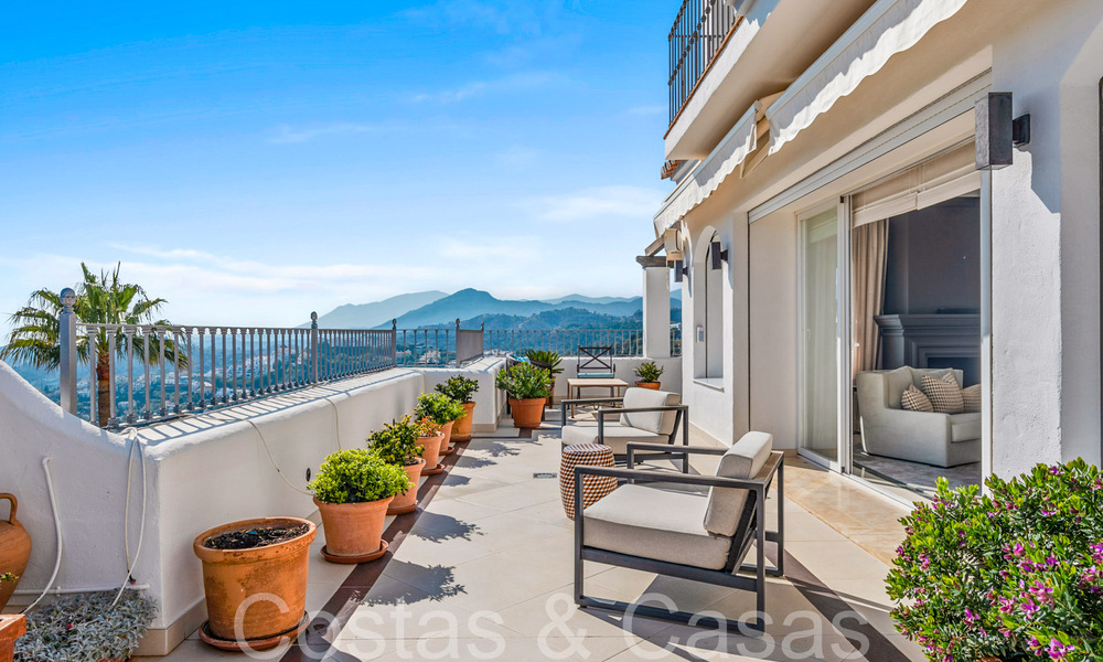 Ático en venta con vistas panorámicas al mar en las colinas de Marbella - Benahavis 67404