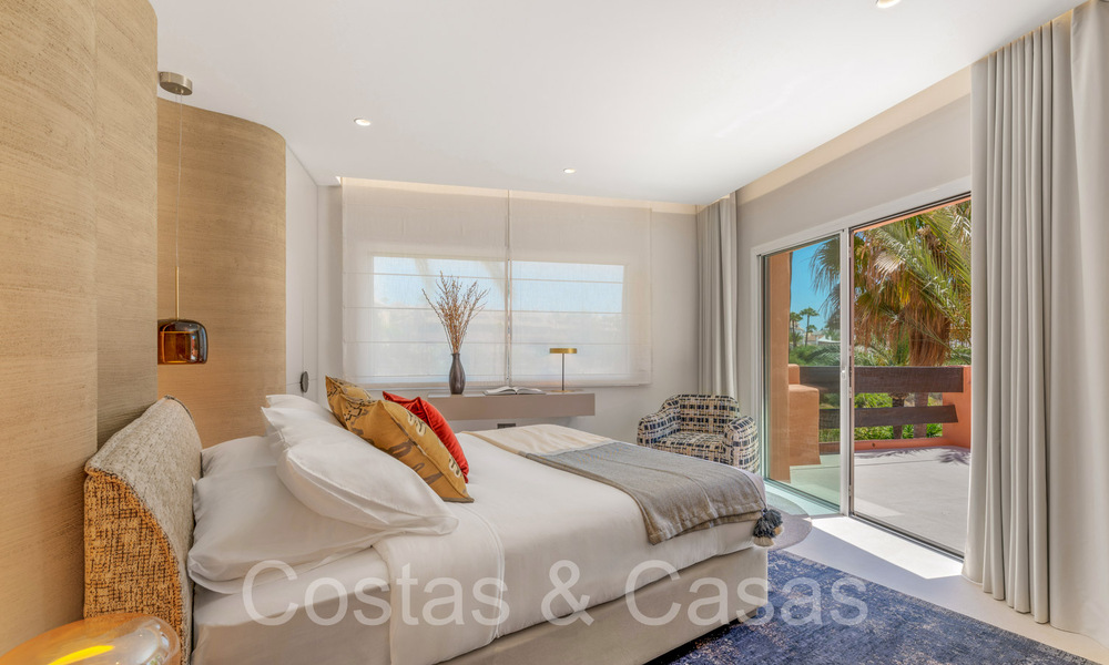 Ático de calidad en venta en complejo en primera línea de playa al este de Marbella centro 70663