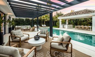 Sofisticada villa mediterránea de una sola planta en venta a pocos pasos del campo de golf Las Brisas en Nueva Andalucía, Marbella 67497 