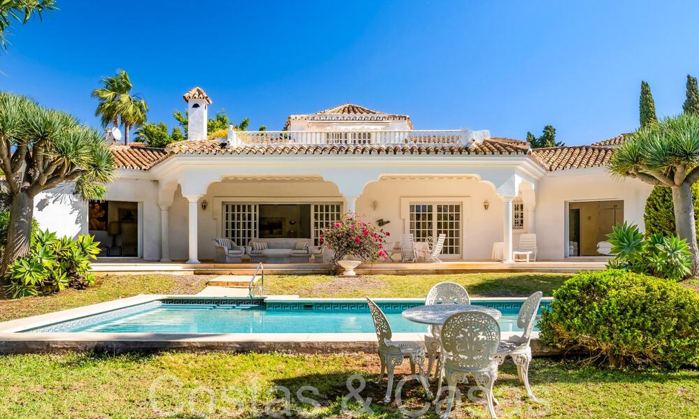 Villa de lujo con encanto andaluz en venta en una urbanización privilegiada cerca de los campos de golf en Marbella - Benahavis 67613