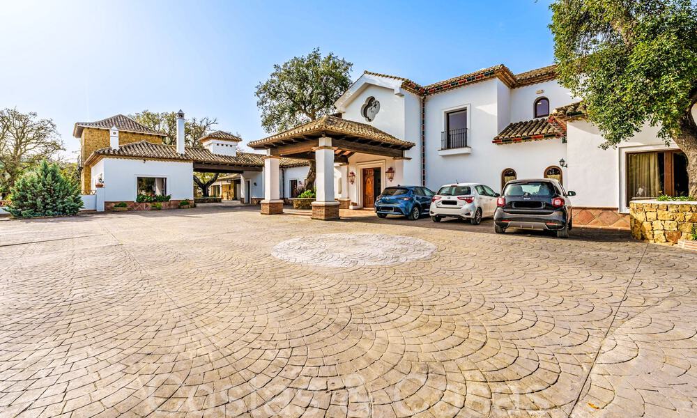 Gran finca andaluza en venta en una parcela elevada de 5 hectáreas en las colinas del este de Marbella 67538