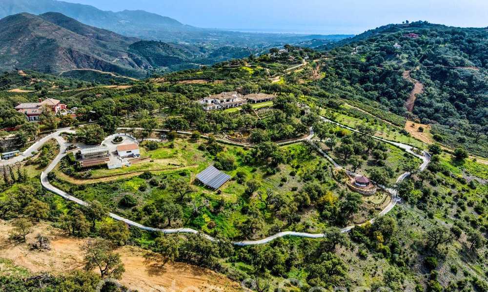 Gran finca andaluza en venta en una parcela elevada de 5 hectáreas en las colinas del este de Marbella 67545