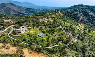 Gran finca andaluza en venta en una parcela elevada de 5 hectáreas en las colinas del este de Marbella 67545 