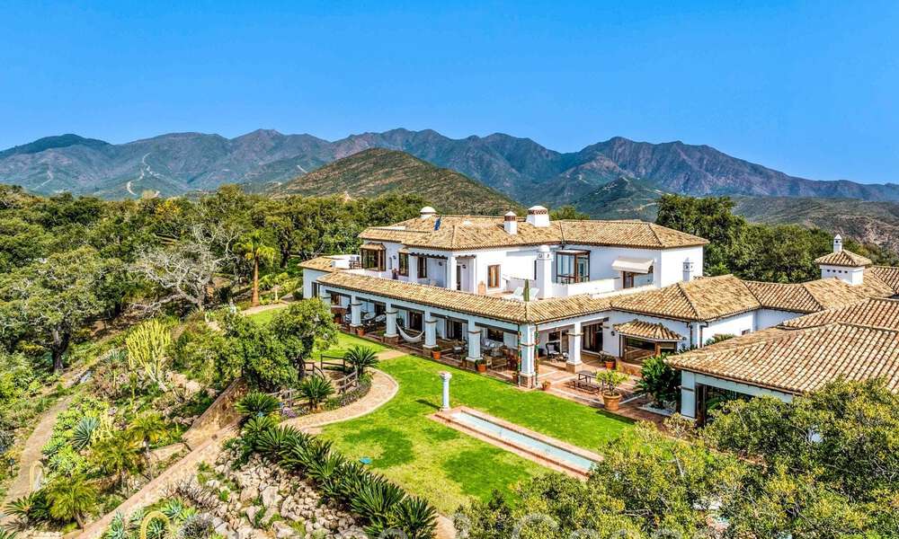 Gran finca andaluza en venta en una parcela elevada de 5 hectáreas en las colinas del este de Marbella 67550