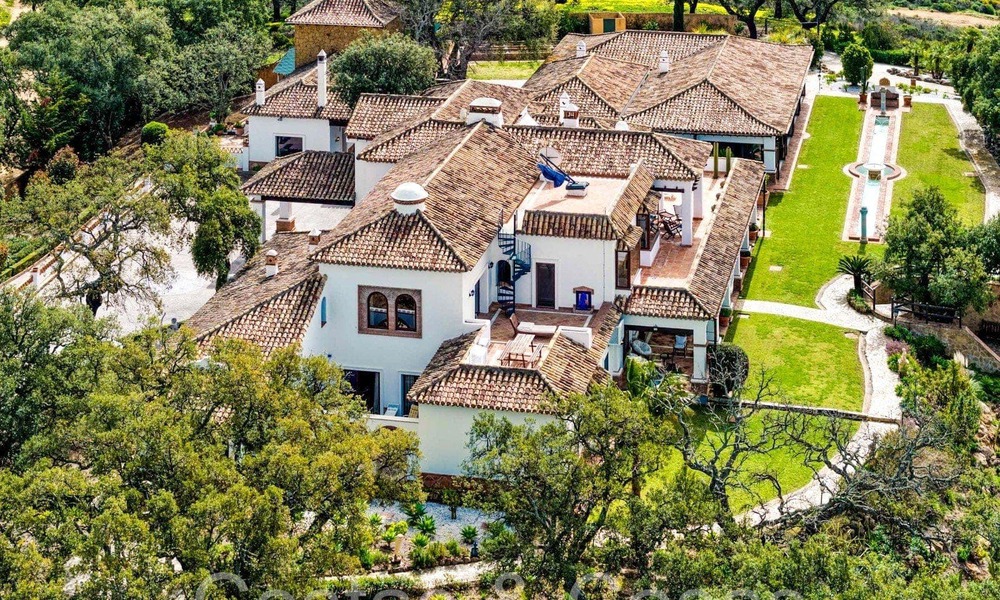 Gran finca andaluza en venta en una parcela elevada de 5 hectáreas en las colinas del este de Marbella 67556