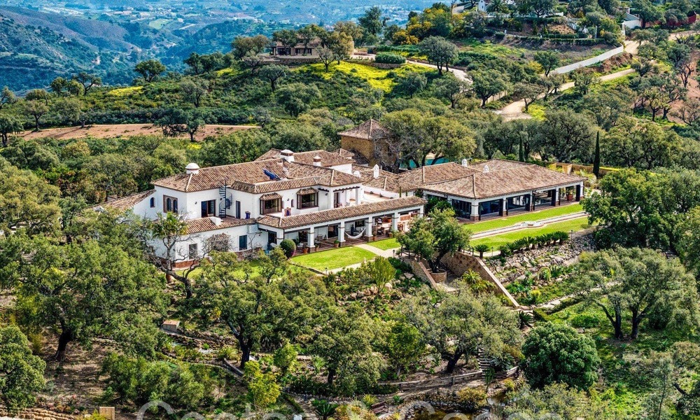 Gran finca andaluza en venta en una parcela elevada de 5 hectáreas en las colinas del este de Marbella 67558