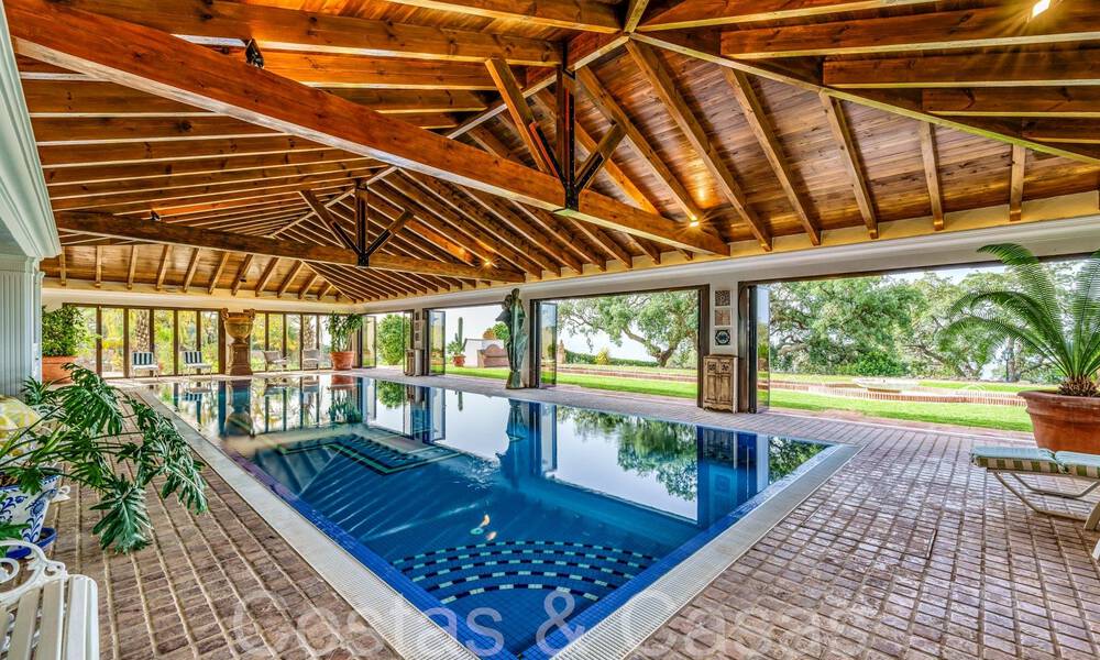 Gran finca andaluza en venta en una parcela elevada de 5 hectáreas en las colinas del este de Marbella 67559