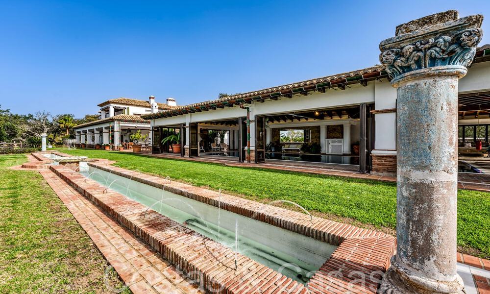 Gran finca andaluza en venta en una parcela elevada de 5 hectáreas en las colinas del este de Marbella 67563