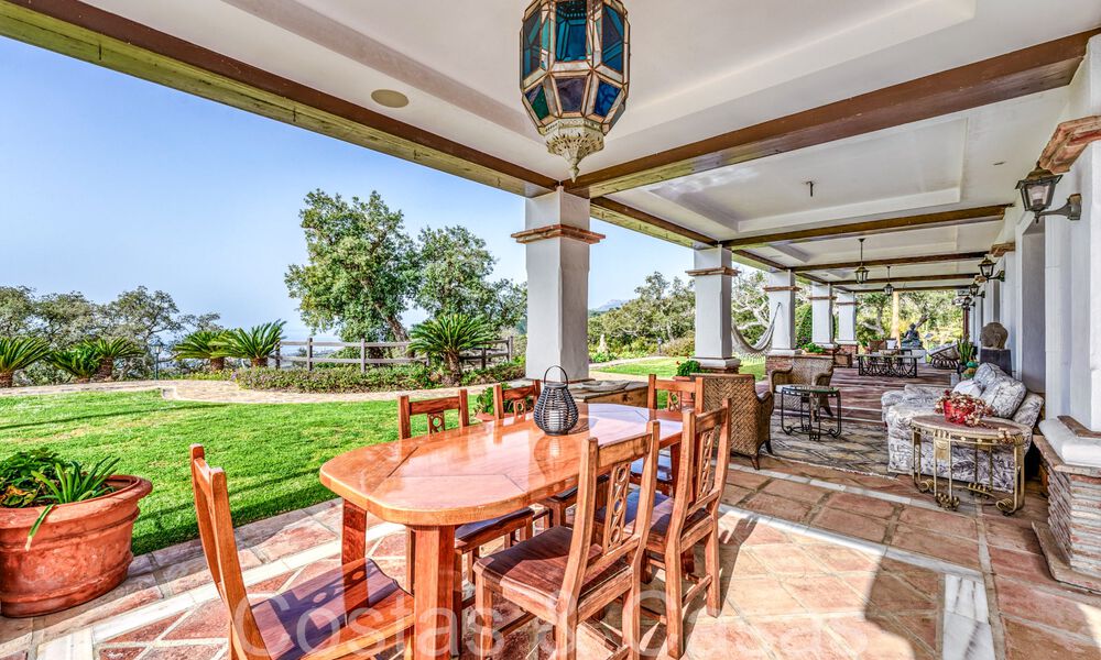 Gran finca andaluza en venta en una parcela elevada de 5 hectáreas en las colinas del este de Marbella 67567