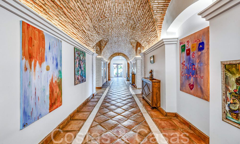 Gran finca andaluza en venta en una parcela elevada de 5 hectáreas en las colinas del este de Marbella 67583