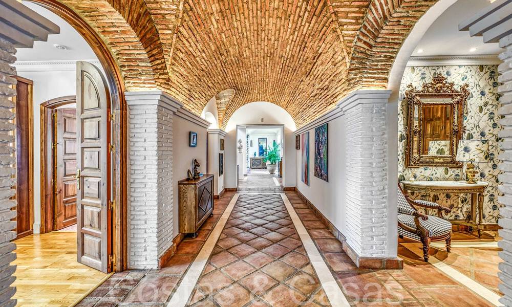 Gran finca andaluza en venta en una parcela elevada de 5 hectáreas en las colinas del este de Marbella 67593