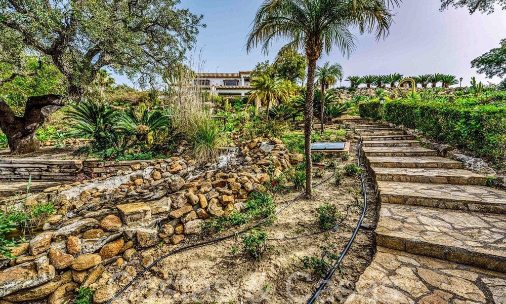 Gran finca andaluza en venta en una parcela elevada de 5 hectáreas en las colinas del este de Marbella 67603