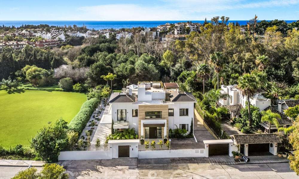 Villa modernista de lujo en venta en una exclusiva zona residencial cerrada en la Milla de Oro de Marbella 67627