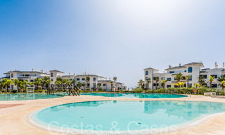 Listo para entrar a vivir, espacioso ático con vistas panorámicas al mar en venta en las colinas de Estepona, cerca del centro 67522 