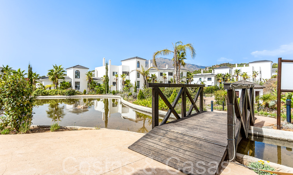 Listo para entrar a vivir, espacioso ático con vistas panorámicas al mar en venta en las colinas de Estepona, cerca del centro 67523