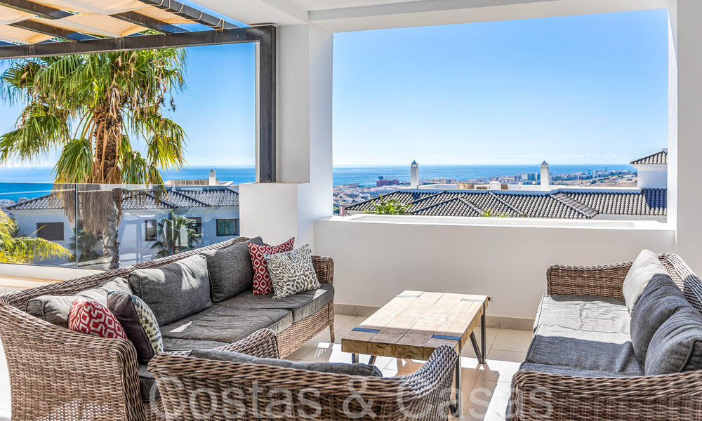 Listo para entrar a vivir, espacioso ático con vistas panorámicas al mar en venta en las colinas de Estepona, cerca del centro 67535