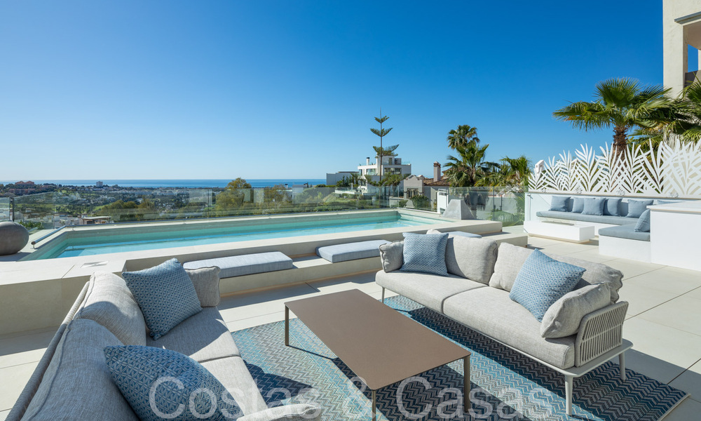 Lista para entrar a vivir, villa de lujo moderna con vistas despejadas al mar en venta, ubicada en La Quinta, Marbella - Benahavis 67757